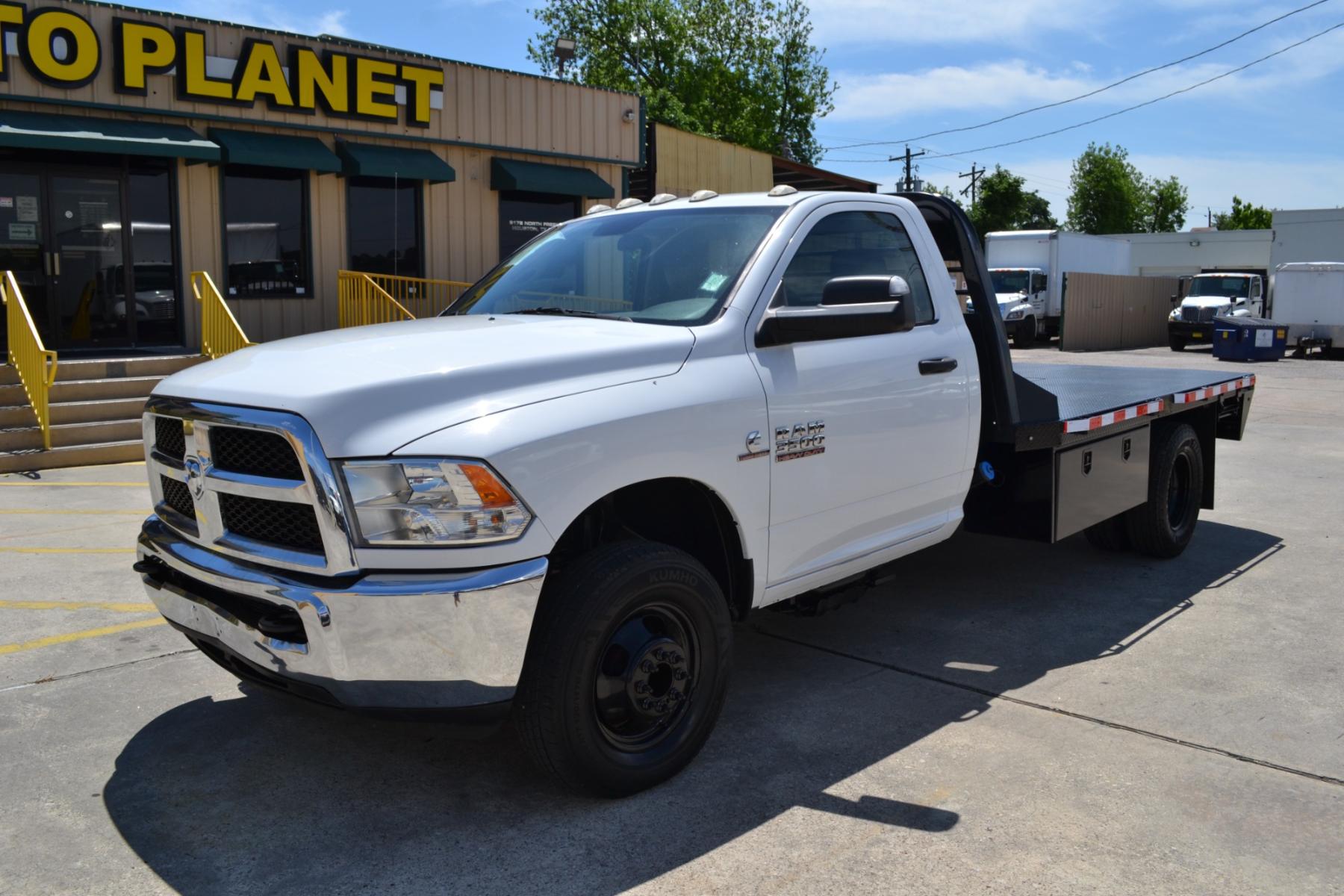 2018 WHITE /GRAY RAM 3500 with an CUMMINS 6.7L TURBO DIESEL engine, AISIN A465 6SPD AUTOMATIC transmission, located at 9172 North Fwy, Houston, TX, 77037, (713) 910-6868, 29.887470, -95.411903 - 14,000LB GVWR, 11FT FLATBED, 98" WIDE, 2 X TOOLBOXES, GOOSENECK/BUMPER PULL HITCH, 4X4, POWER WINDOWS, LOCKS, & MIRRORS, COLD A/C , CRUISE CONTROL - Photo #0